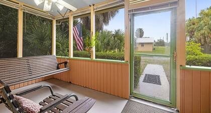 Creamsicle Cottage is pet friendly and walkable to downtown & sunsets