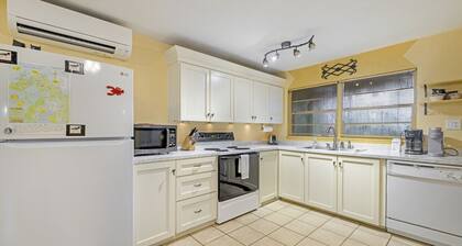 Creamsicle Cottage is pet friendly and walkable to downtown & sunsets
