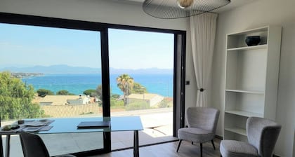 TrĂšs belle villa dans le golfe de Saint-Tropez, superbe vue mer, clim, piscine