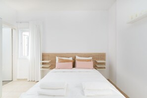 Family Apartment | 4 bedrooms, iron/ironing board, cots/infant beds, free WiFi - Bright and Fresh Family Home near Beach (Netanya)