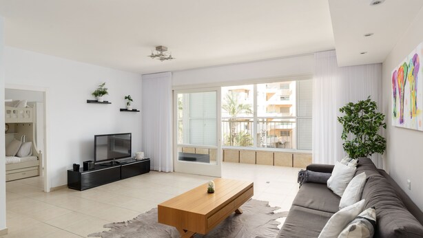 Living area - Bright and Fresh Family Home near Beach (Netanya)