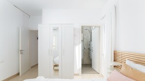 Room - Bright and Fresh Family Home near Beach (Netanya)