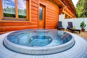 Bastu, bubbelpool, ångbastu och massage