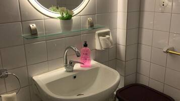 Grand Apartment | Bathroom