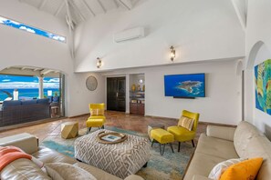 Smart TV, table football - ☀️🌴Francais by IRE Vacations - Spacious Villa with Ocean View in Pelican Key (Pelican)