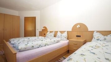 2 slaapkamers, een strijkplank/strijkijzer, reisbedje, gratis wifi