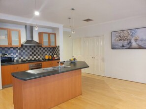 Fridge, microwave, oven, stovetop - House on the Heights - 4 B/R House near Mornington Peninsula (Lynbrook)