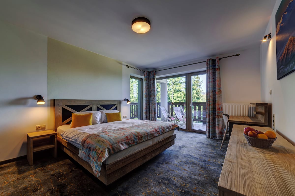 Family Apartment | 1 bedroom, in-room safe, laptop workspace, blackout curtains