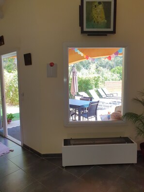 Interior - Beautiful contemporary house with pool near the sea (Le Pradet)