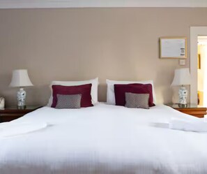 9 Schlafzimmer, Schreibtisch, Bügeleisen/Bügelbrett, kostenloses WLAN