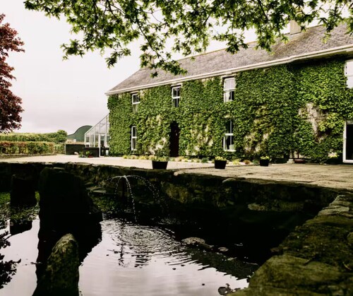 Country House, Cottage and Event Barns