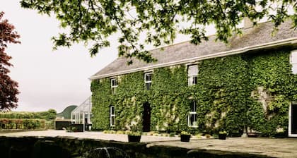 Country House, Cottage and Event Barns