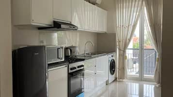 Appartamento Deluxe | Cucina privata | Frigorifero, forno