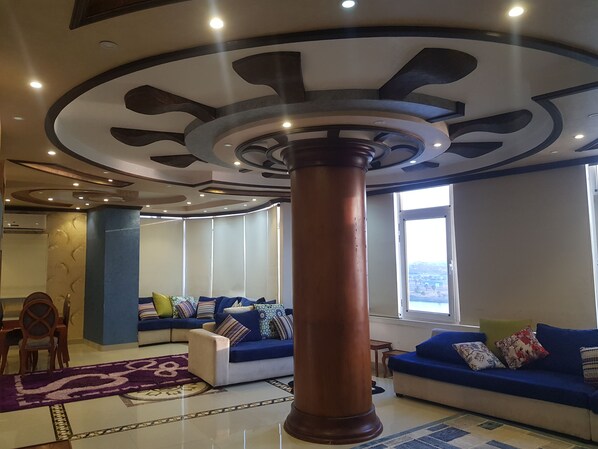 Living area - Nile eight (Turah)