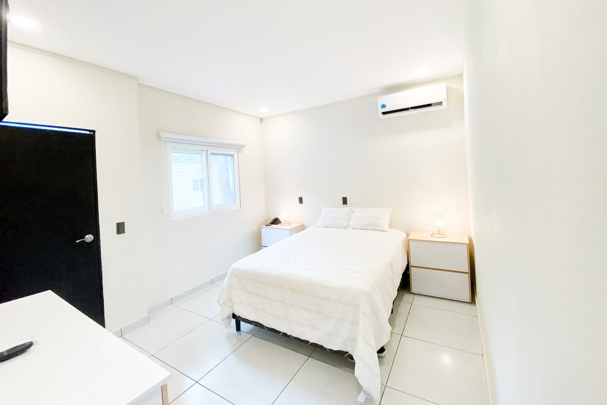 Standard Superior Room - One Bed | Verduisterende gordijnen, gratis wifi, beddengoed