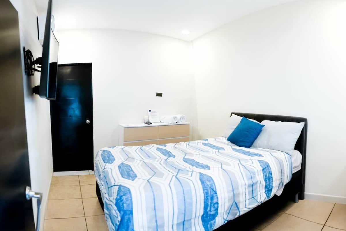Habitación Doble Económica | Verduisterende gordijnen, gratis wifi, beddengoed