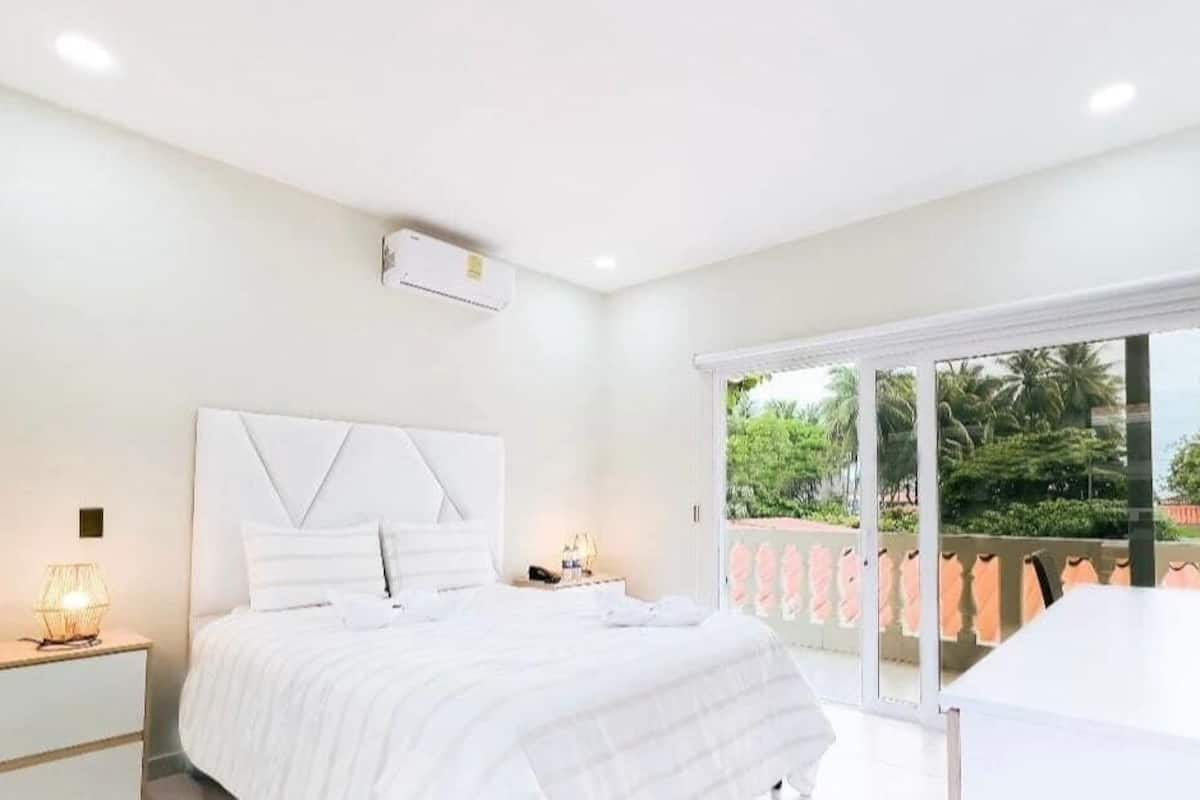 Blackout drapes, free WiFi, bed sheets