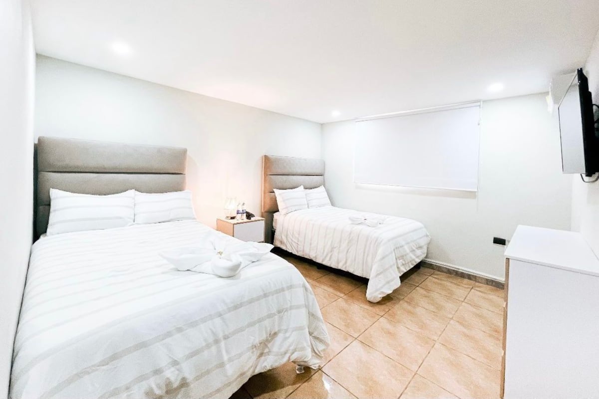 Habitación Doble Superior - 2 camas Dobles | 遮光布/窗簾、免費無線上網、床單