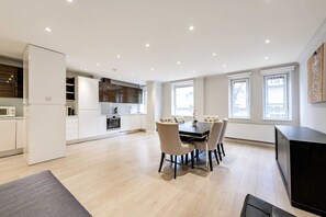 Basic Apartment, Multiple Beds | Dining - Stunning 2 Bed-hosted by Sweetstay (London)