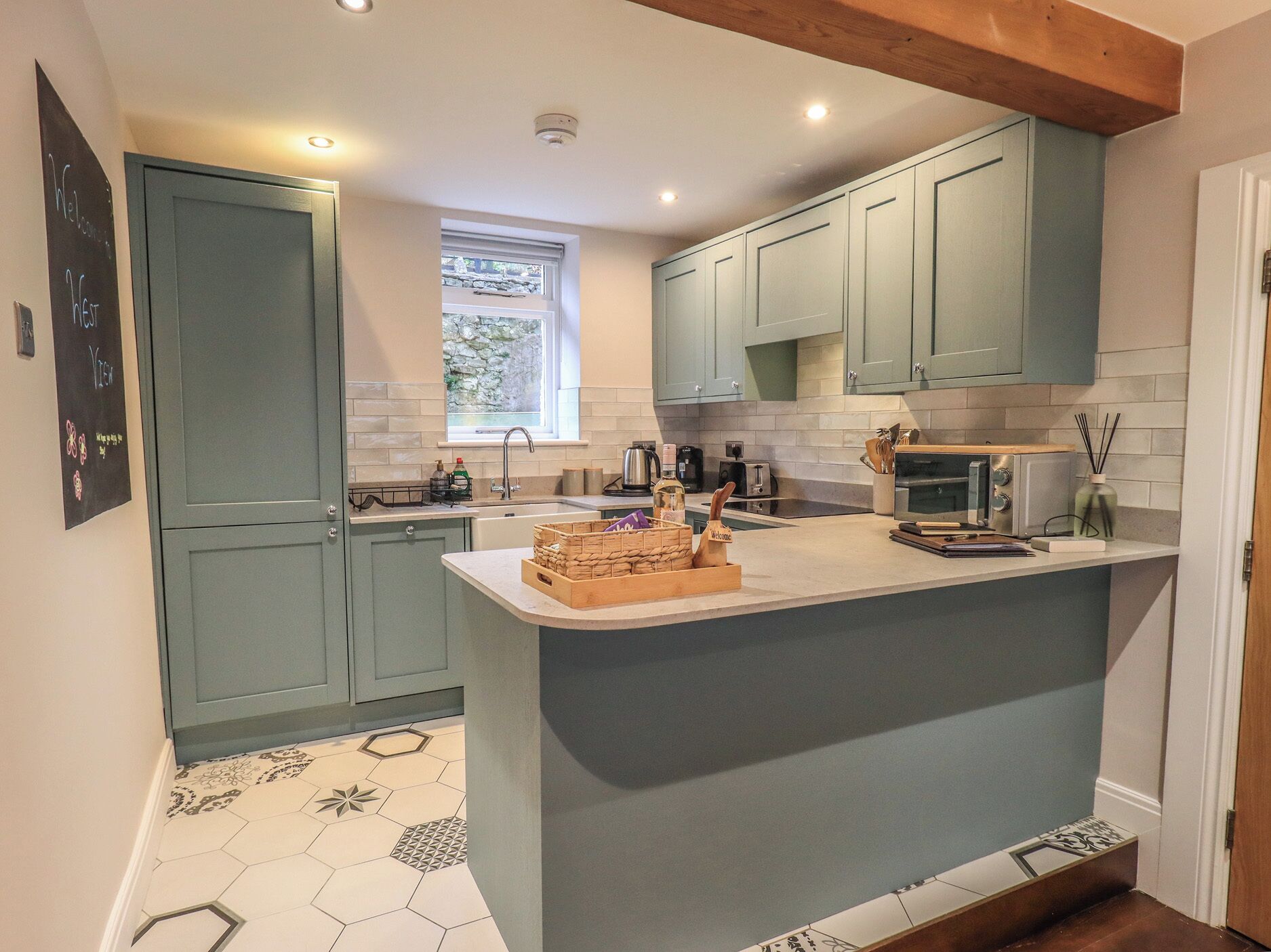 Cottage | Private kitchen | Fridge, dishwasher, electric kettle, toaster