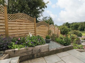 المنطقة المحيطة بالمنشأة