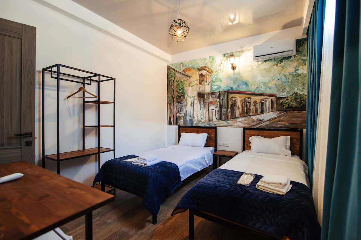 Chambre Économique, 2 lits une place | Décoration personnalisée, bureau