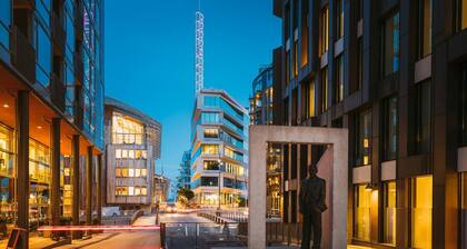 * CENTRAl * COZY * KiNG BED *