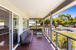 Terrace/patio - Ocean View Escape w 3BR & 2BA (Rhyll)