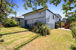 Property grounds - Ocean View Escape w 3BR & 2BA (Rhyll)