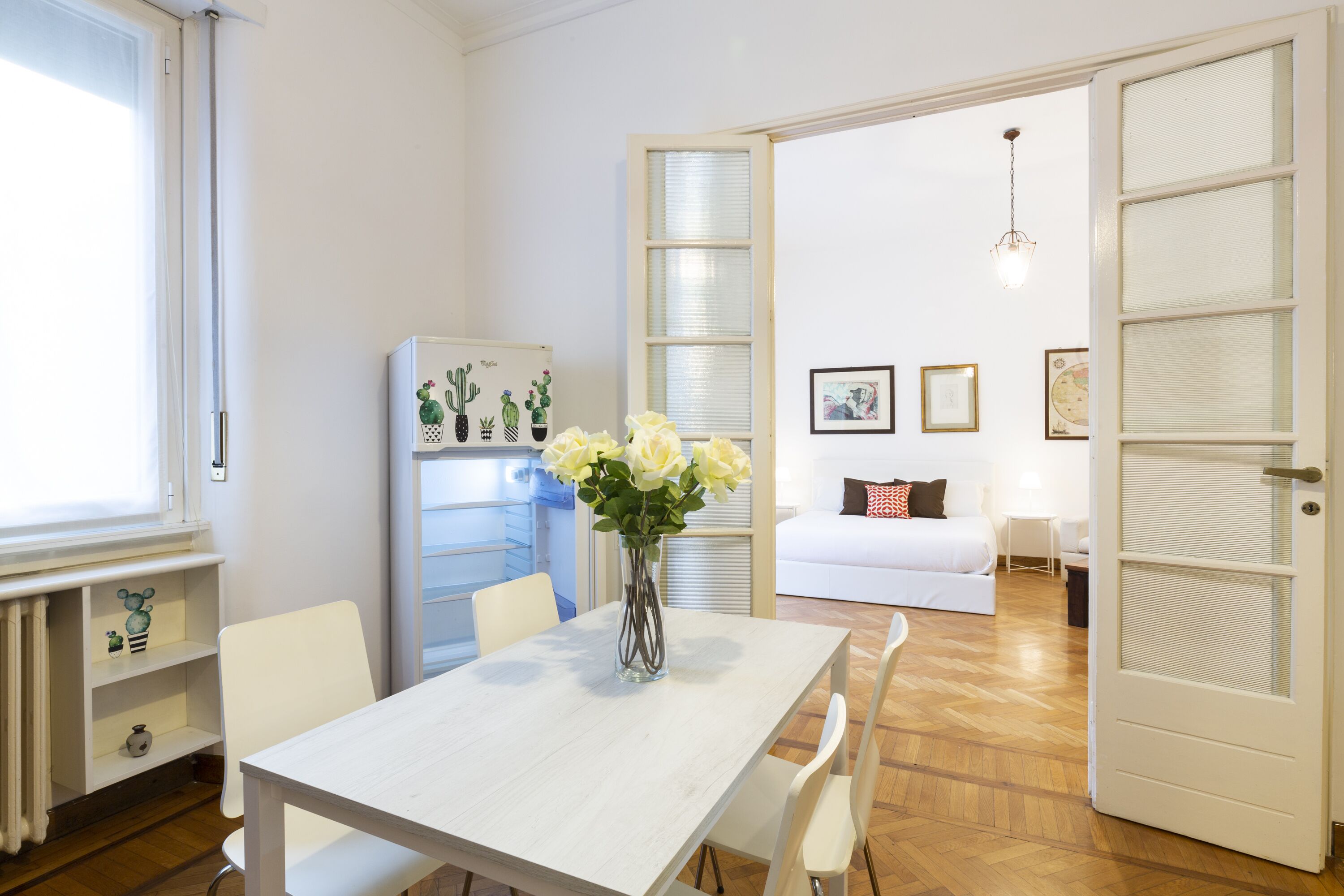 Paoli for 4 | 起居区 | 32-英寸纯平电视 （配备数码频道）、电视