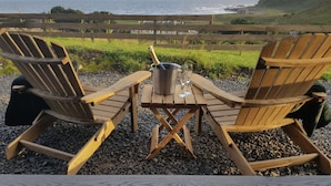 Property grounds - Sea view Luxury Cabin, King bed, walk to Harbour and Beach (Dunbeath)