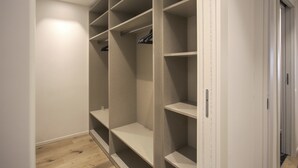 Apartemen Basic, Beberapa Tempat Tidur | 2 kamar tidur, meja kerja, dan ruang kerja ramah laptop