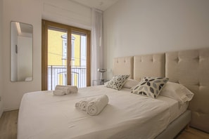 Departamento básico, varias camas | 2 habitaciones, escritorio y espacio para trabajar con laptop 