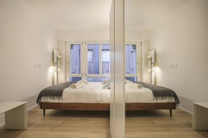 Basic-Apartment, Mehrere Betten | 2 Schlafzimmer, Schreibtisch, laptopgeeigneter Arbeitsplatz