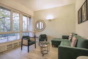 Appartement, plusieurs lits | Coin séjour | Télévision, services de streaming