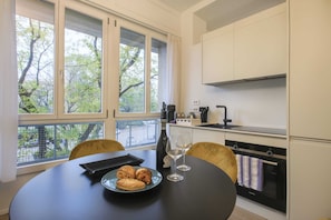 Appartamento Basic, letti multipli | Cucina privata | Frigorifero, forno, piano cottura, lavastoviglie
