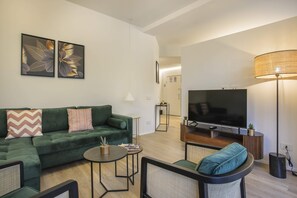 Basic Apartment, Multiple Beds | Living area | TV, streaming services - Repubblica Suite Ii (Milan)