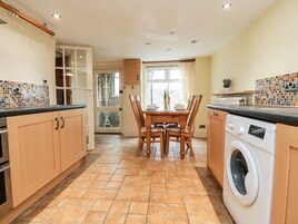 冰箱、洗碗机、电热水壶、烤面包机