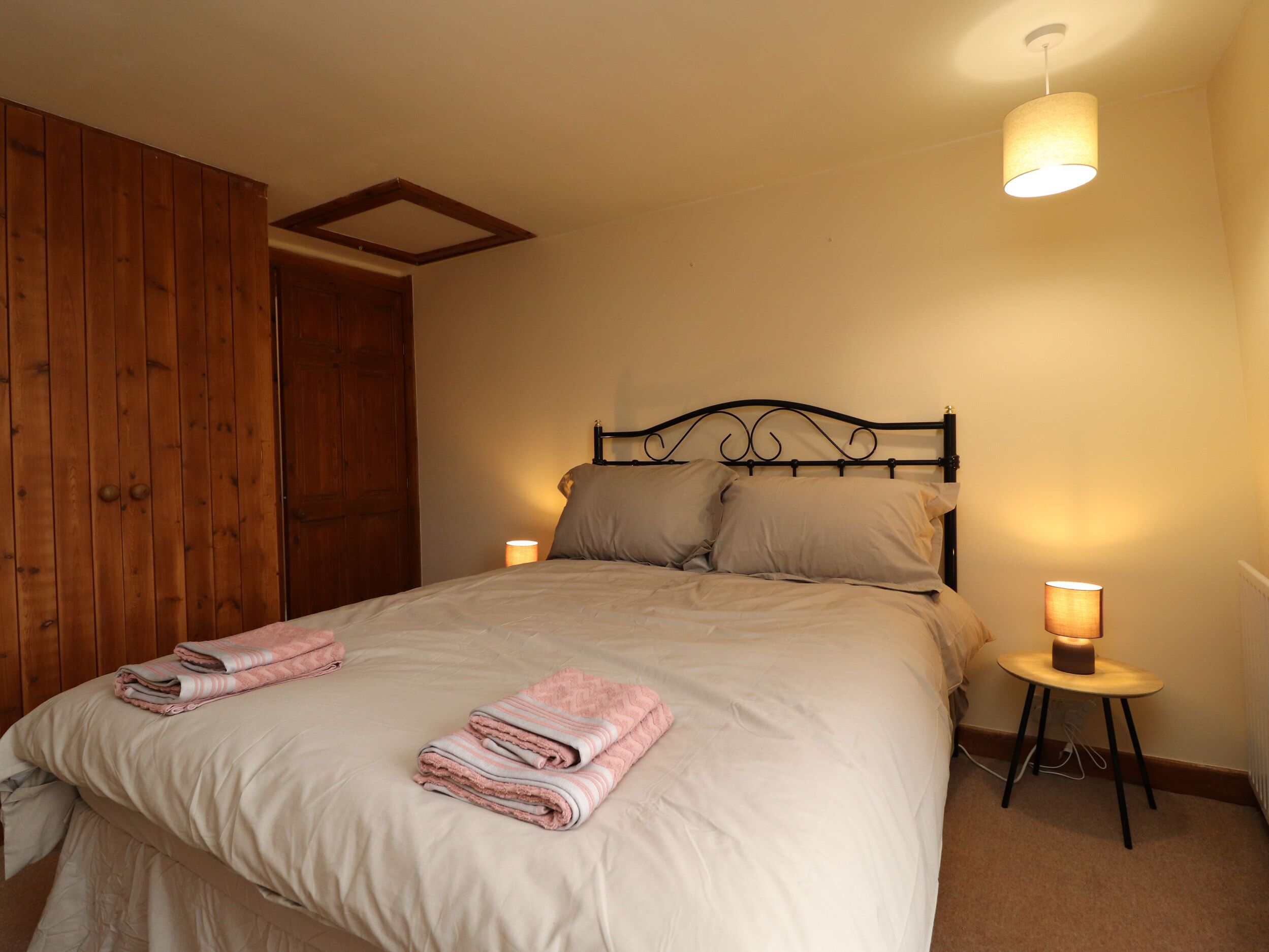 2 habitaciones, decoración personalizada y muebles diferentes 