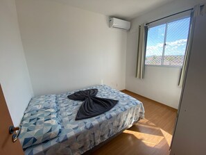 2 Schlafzimmer, BĂŒgeleisen/BĂŒgelbrett, kostenloses WLAN, BettwĂ€sche