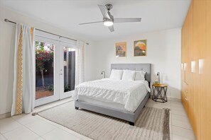 5 chambres, fer et planche à repasser, lit de bébé portatif