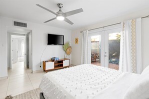 5 bedrooms, iron/ironing board, travel crib, free WiFi - Private Villa w/ Saltwater Pool | Centrally Located (Phoenix)