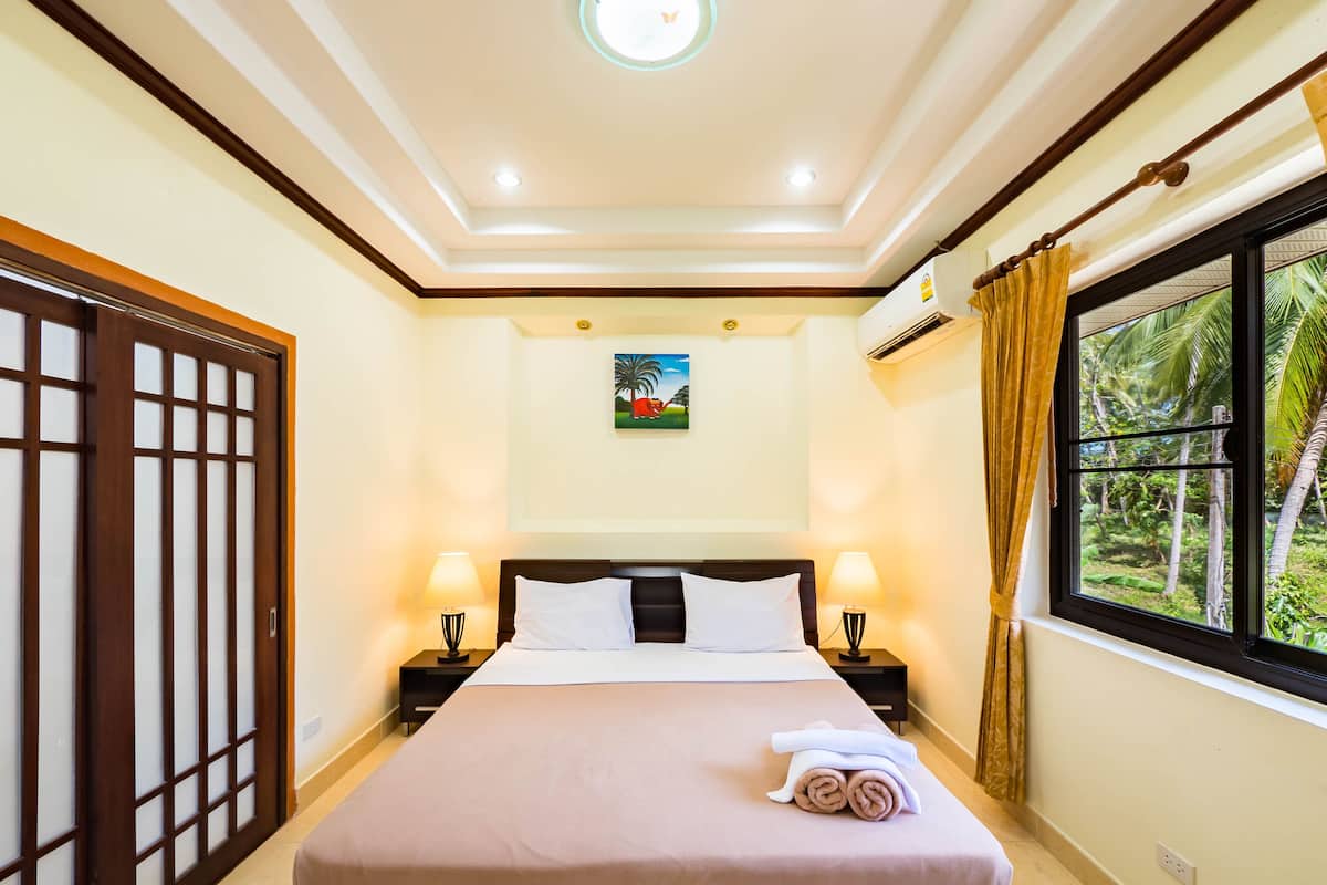 1 bedroom, premium bedding, memory-foam beds, soundproofing