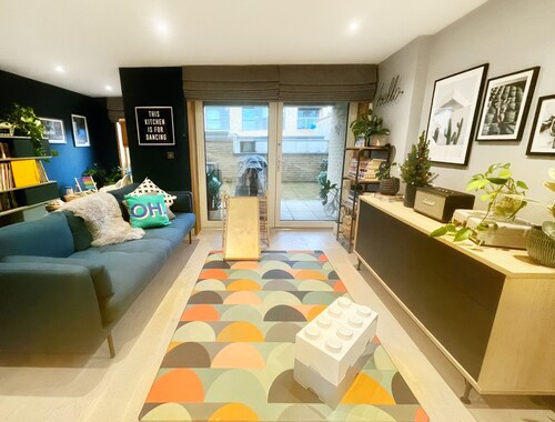 Beautiful modern 2 beds apartment with terrace.