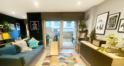 Beautiful modern 2 beds apartment with terrace.