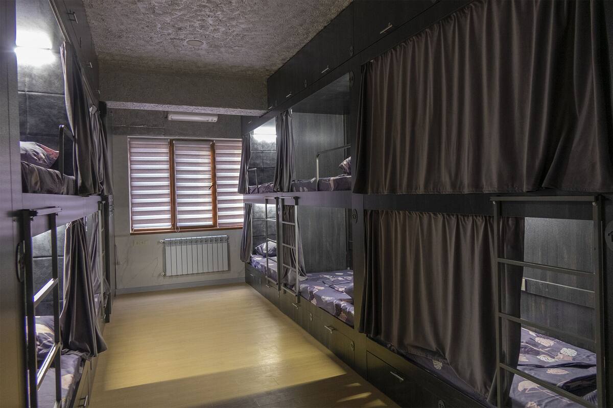 Habitación Grand | Cortinas blackout, tabla de planchar con plancha y wifi gratis