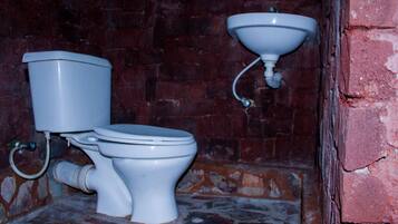 Standard Double or Twin Room | Bathroom | Free toiletries, slippers, towels