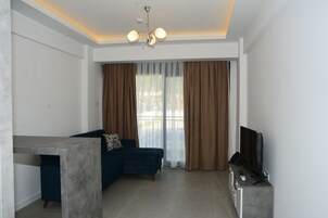 Luxury Suite | 1 bedroom, desk, laptop workspace, bed sheets