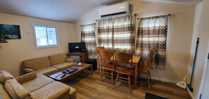 Living area - River View 2 Bedroom Cottage 11 (Hastings)