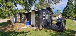 Exterior - River View 2 Bedroom Cottage 11 (Hastings)